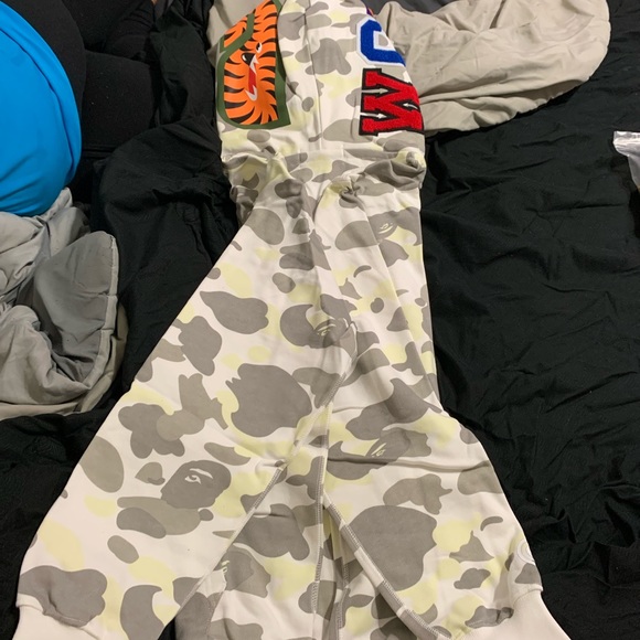 COPY - A bathing ape hoodie - Picture 3 of 4